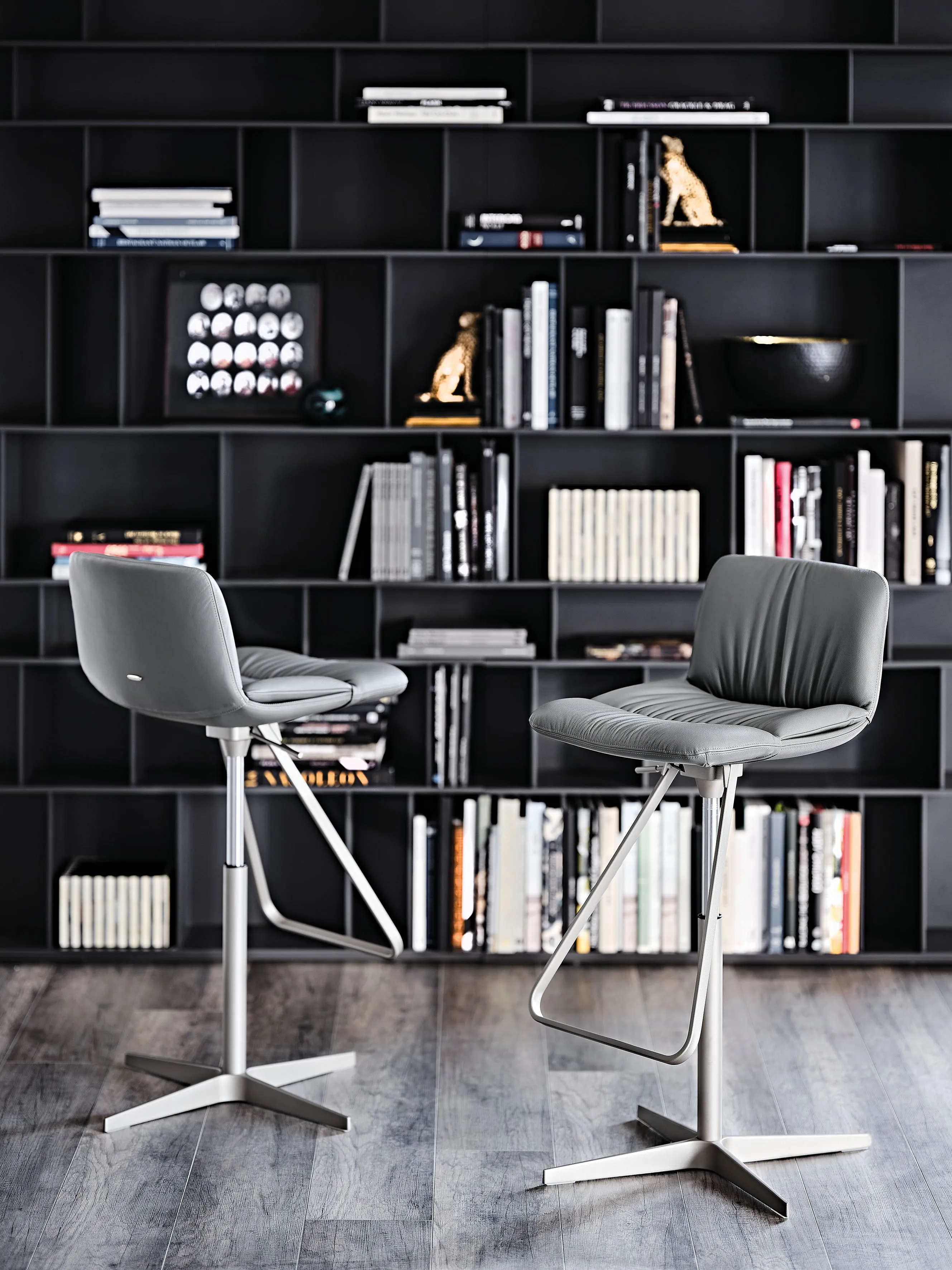 AXEL X Adjustable Stool
