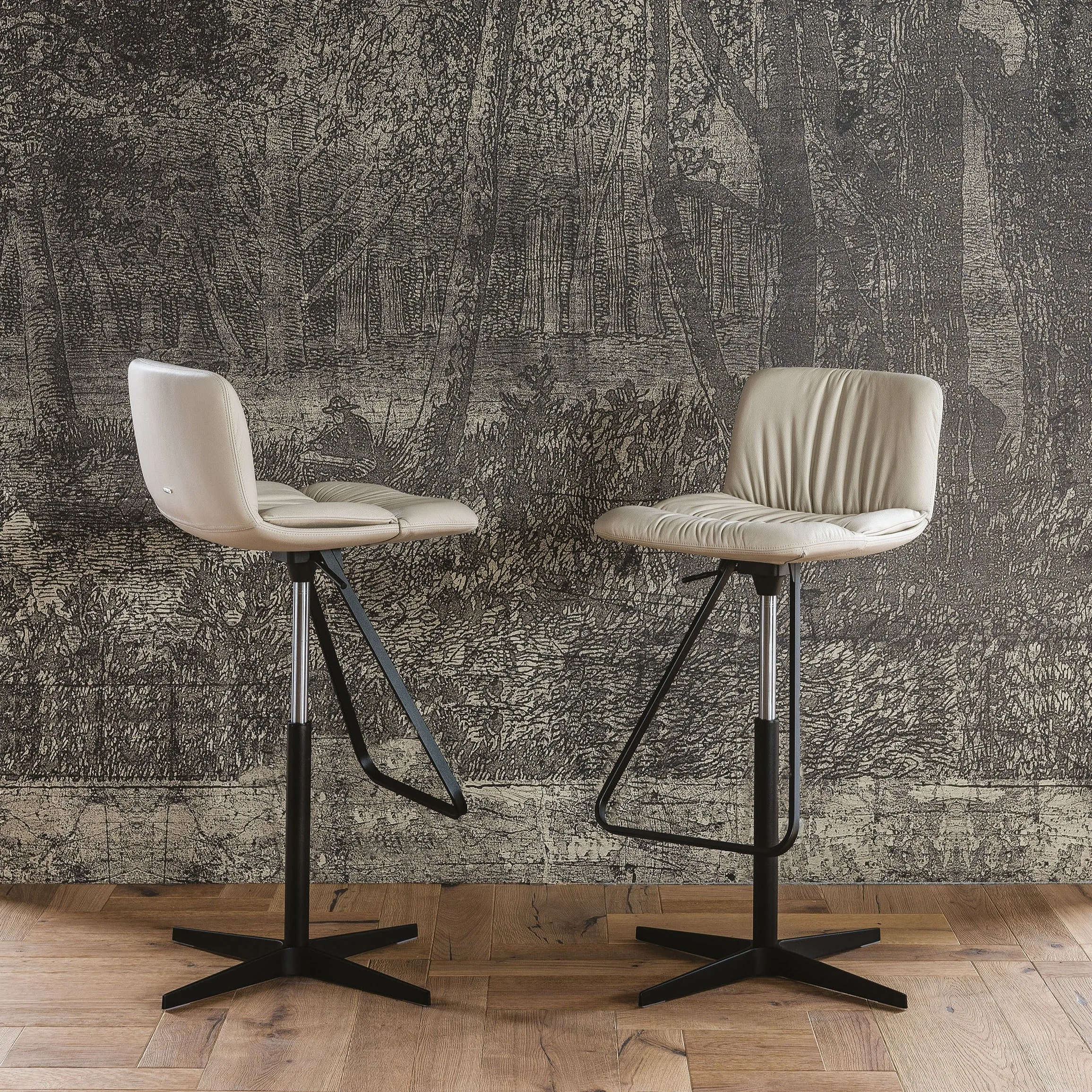 AXEL X Adjustable Stool