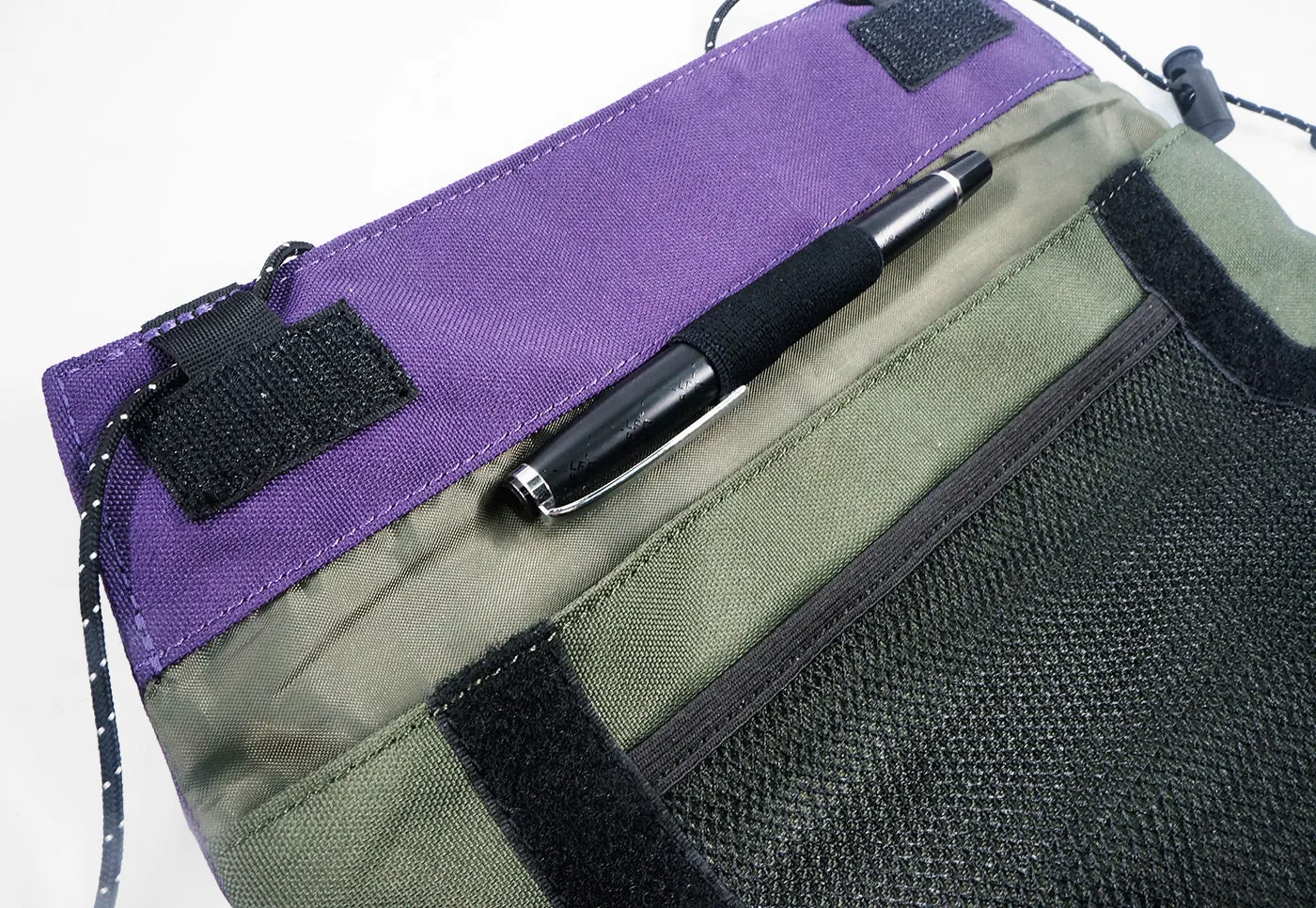 <A 000a001v2> Fungolia multi-purpose pouch (Purple/Olive Green)