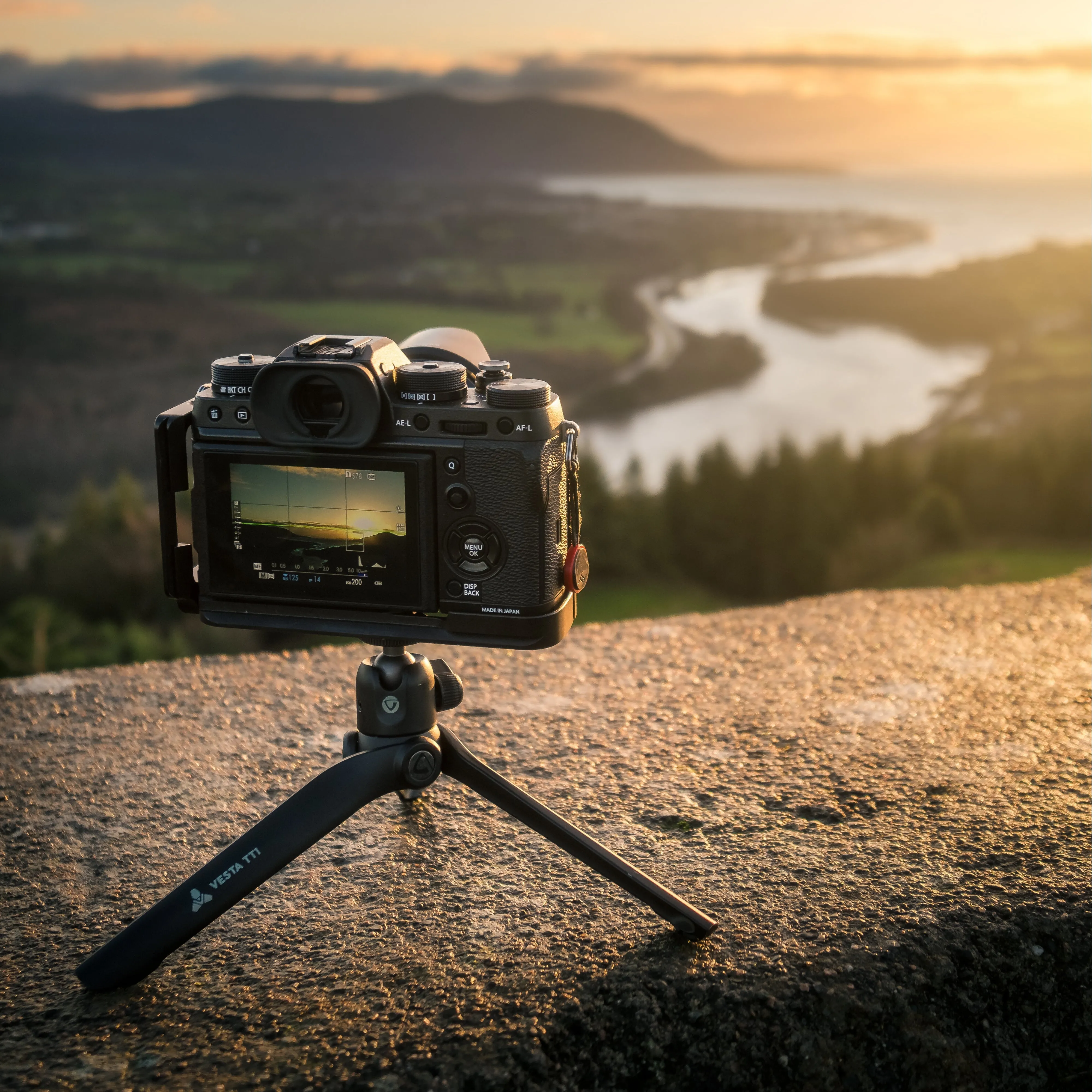 VESTA Mini Table Tripod   Smartphone Connector - Black Pearl